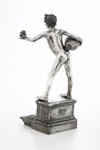 Acquaiolo con pantaloncino. Napoli, XX secolo. Firma incisa Gemito, marchio della Fonderia Gemito Napoli incusso e scritta da Dall'originale prop. del Re di Napoli SM Francesco II Napoli Gemito  - Asta Argenti da collezione | Antichi - Associazione Nazionale - Case d'Asta italiane