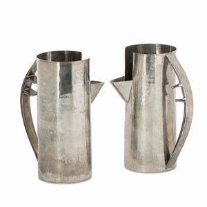 Due caraffe. Designer Carlo Scarpa per Cleto Munari. Produttore Rossi e Arcandi, Vicenza.<BR>Italia 1978 circa  - Asta Argenti da collezione | Antichi - Associazione Nazionale - Case d'Asta italiane