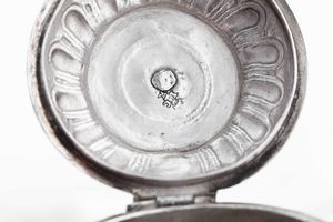 Egoiste. Francia XVIII secolo. Marchio del maestro argentiere ICR con candeliere sormontato da corona (non identificato)  - Asta Argenti da collezione | Antichi - Associazione Nazionale - Case d'Asta italiane