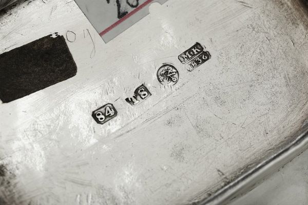 Teiera. San Pietroburgo, 1836. Assaggiatore M. Karpinsky, marchio dell'argentiere T S (non identificato)  - Asta Argenti da Collezione | XX secolo - Associazione Nazionale - Case d'Asta italiane