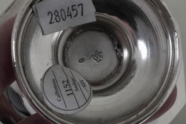 Caffettiera. Manifattura europea del XIX secolo  - Asta Argenti da Collezione | XX secolo - Associazione Nazionale - Case d'Asta italiane