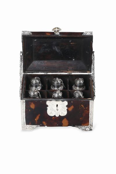 Scatola porta essenze. Arte coloniale del XVIII secolo.  - Asta Argenti da Collezione | XX secolo - Associazione Nazionale - Case d'Asta italiane