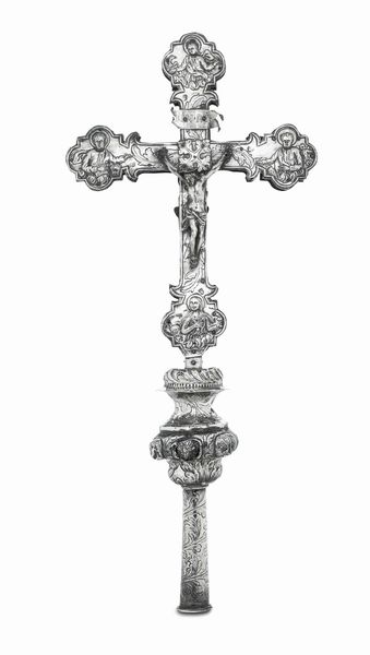 Importante croce astile. Oreficeria veneziana, prima met del XVIII secolo. Marchi del saggiatore FR sormontato da leone in moleca  - Asta Argenti da Collezione | XX secolo - Associazione Nazionale - Case d'Asta italiane