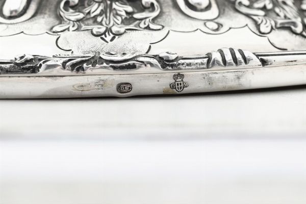 Importante zuppiera. Torino, seconda met del XVIII secolo. Assaggiatore Carlo Mica (1759-1787), contrassaggiatore Giovan Battista Carron (1753-1778)  - Asta Argenti da Collezione | XX secolo - Associazione Nazionale - Case d'Asta italiane