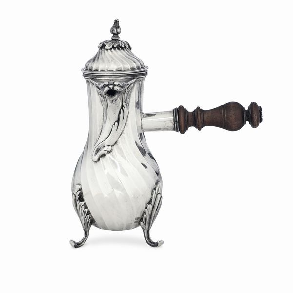 Caffettiera. Torino XVIII secolo. Marchio dell'assaggiatore parziale, probabilmente Carlo Micha (1739-1783). Marchio dell'argentiere consunto di difficile lettura  - Asta Argenti da Collezione | XX secolo - Associazione Nazionale - Case d'Asta italiane