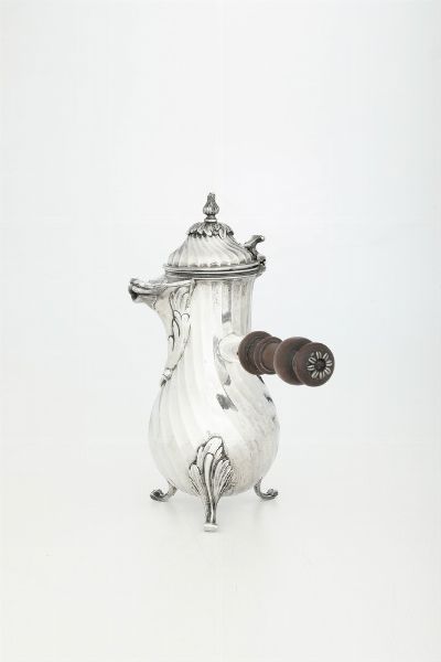 Caffettiera. Torino XVIII secolo. Marchio dell'assaggiatore parziale, probabilmente Carlo Micha (1739-1783). Marchio dell'argentiere consunto di difficile lettura  - Asta Argenti da Collezione | XX secolo - Associazione Nazionale - Case d'Asta italiane