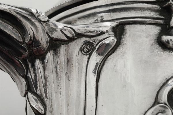 Cioccolatiera. Torino seconda met del XVIII secolo. Argentiere Giovanni Battista Giustetti (1753 - post 1802). Assaggiatore e contrassaggiatore Bartolomeo Bernardi (1778-1816)  - Asta Argenti da Collezione | XX secolo - Associazione Nazionale - Case d'Asta italiane