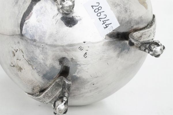 Caffettiera. Cagliari (?) XVIII secolo. Marchi consunti di difficile interpretazione  - Asta Argenti da Collezione | XX secolo - Associazione Nazionale - Case d'Asta italiane