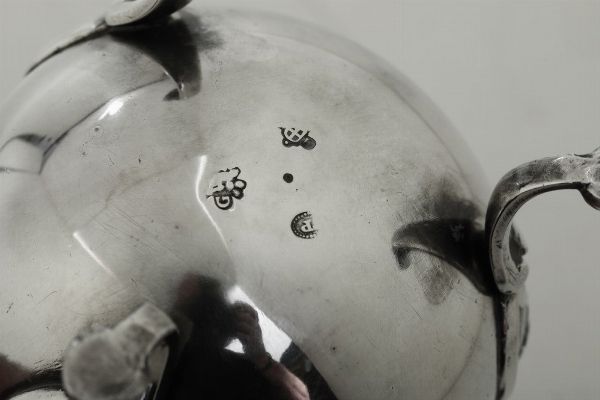 Caffettiera. Torino, ultimo quarto del XVIII secolo. Argentiere Giuseppe Balbino (1743-1785). Assaggiatore Francesco Pagliani (1765-1787)  - Asta Argenti da Collezione | XX secolo - Associazione Nazionale - Case d'Asta italiane