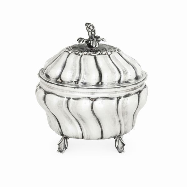 Zuccheriera. Torino, seconda met del XVIII secolo. Marchi dell'assaggiatore consunti di difficile lettura (Francesco Pagliani?) e del contrassaggiatore Bartolomeo Bernardi (1778-1816)  - Asta Argenti da Collezione | XX secolo - Associazione Nazionale - Case d'Asta italiane