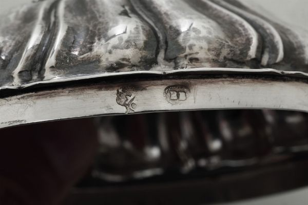 Zuccheriera. Torino, seconda met del XVIII secolo. Marchi dell'assaggiatore consunti di difficile lettura (Francesco Pagliani?) e del contrassaggiatore Bartolomeo Bernardi (1778-1816)  - Asta Argenti da Collezione | XX secolo - Associazione Nazionale - Case d'Asta italiane