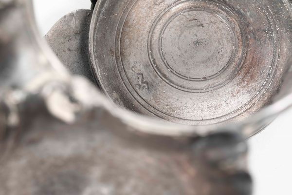 Oliera. Argento fuso, sbalzato, traforato e cesellato. Genova ultimo quarto del XVIII secolo. Punzone della Torretta con datario (782)  - Asta Argenti da Collezione | XX secolo - Associazione Nazionale - Case d'Asta italiane