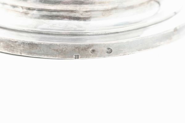 Lucerna. Genova, inizi del XIX secolo. Varie bollature: Torretta con datario (1)802 e aquila coronata, croce mauriziana e delfino  - Asta Argenti da Collezione | XX secolo - Associazione Nazionale - Case d'Asta italiane