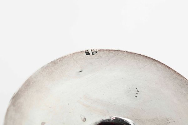 Coppia di candelieri. Genova, 1819. Marchio della Torretta con datario (1)819 e marchi con croce mauriziana e delfino  - Asta Argenti da Collezione | XX secolo - Associazione Nazionale - Case d'Asta italiane