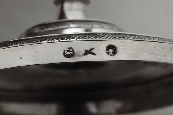 Coppia di candelieri. Milano XIX secolo. Argentiere Lorenzo Beltrami (1826-1842)  - Asta Argenti da Collezione | XX secolo - Associazione Nazionale - Case d'Asta italiane