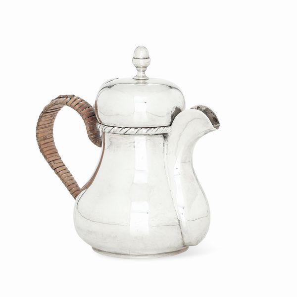 Cuccuma. Venezia XVIII-XIX secolo. Argentiere A F inframezzato da giglio  - Asta Argenti da Collezione | XX secolo - Associazione Nazionale - Case d'Asta italiane