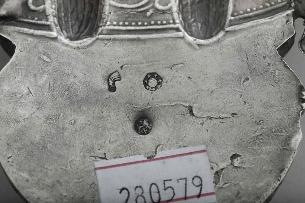 Coppia di acquasantiere a specchio. Venezia XIX secolo. Argentiere Giovanni Fantini. Bottega documentata in San Marco nel 1811  - Asta Argenti da Collezione | XX secolo - Associazione Nazionale - Case d'Asta italiane