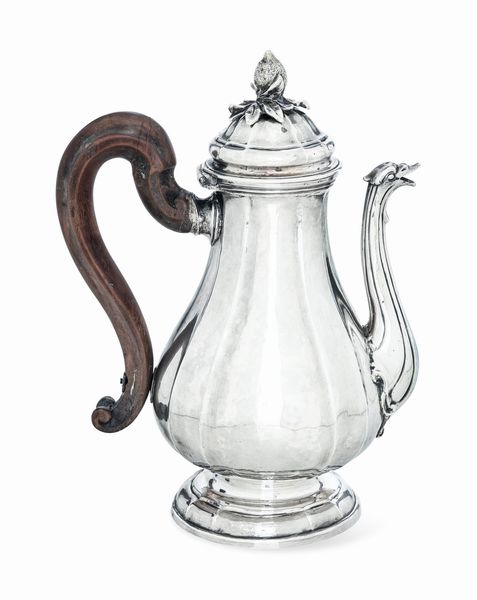 Caffettiera. Roma, seconda met del XVIII secolo. Maestro argentiere Bonaventura Sabatini (1731-1766) o Giovanni Battista Sabatini (1766-1813) con marchio di bottega all'insegna del nome di Gesu' . (Marchi consunti di difficile lettura)  - Asta Argenti da Collezione | XX secolo - Associazione Nazionale - Case d'Asta italiane