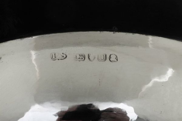 Importante coppia di legumiere. Londra, 1815. Argentiere Paul Storr (una presa del coperchio di epoca posteriore 1840-1850 ca.)  - Asta Argenti da Collezione | XX secolo - Associazione Nazionale - Case d'Asta italiane