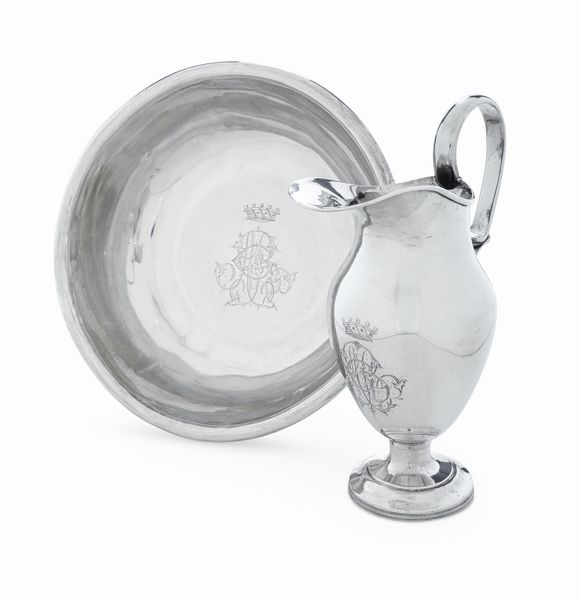 Brocca e bacile. Sicilia (Catania?), prima met del XIX secolo. Marchi camerali e consolari parziali di difficile lettura  - Asta Argenti da Collezione | XX secolo - Associazione Nazionale - Case d'Asta italiane