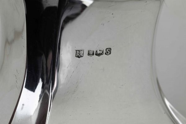 Caffettiera. Marchi della citt di Sheffield per l'anno 1935 e dell'argentiere PP Ltd entro scudo (non identificato)  - Asta Argenti da Collezione | XX secolo - Associazione Nazionale - Case d'Asta italiane