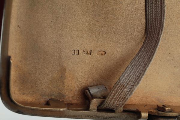 Insieme di scatole e portasigarette. Differenti manifatture europee del XX secolo<BR>misure scatoletta pi grande: H 6,5 cm; L 10,5 cm; P 7cm.  - Asta Argenti da Collezione | XX secolo - Associazione Nazionale - Case d'Asta italiane