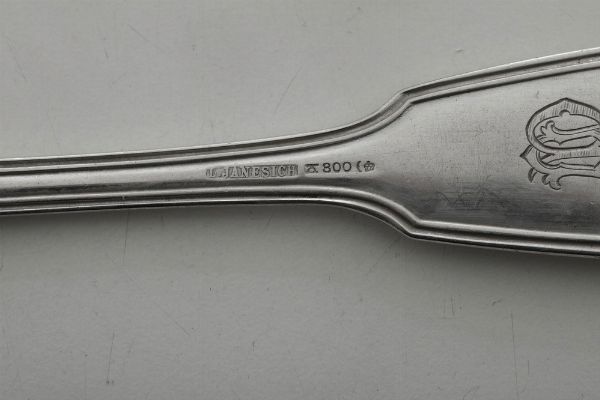 Servizio di posate. Argenteria tedesca del XX secolo per la maison Leopoldo Janesich Trieste  - Asta Argenti da Collezione | XX secolo - Associazione Nazionale - Case d'Asta italiane