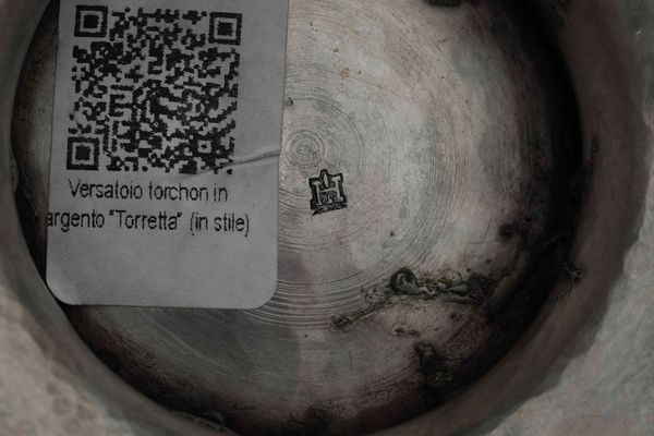 Caffettiera. Argenteria artistica Genovese del XX secolo. Marchio della  Torretta non pertinente  - Asta Argenti da Collezione | XX secolo - Associazione Nazionale - Case d'Asta italiane