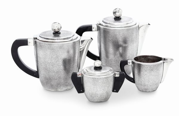 Servizio da t e caff dec. Argenteria artistica milanese del XX secolo. Bollo con fascio littorio in uso dal 1925 al 1945. Argentiere non identificato.  - Asta Argenti da Collezione | XX secolo - Associazione Nazionale - Case d'Asta italiane