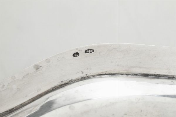 Servizio da t� e caff�. Argenteria artistica milanese, marchi con fascio littorio in uso dal 1935 al 1945, argentiere non identificato  - Asta Argenti da Collezione | XX secolo - Associazione Nazionale - Case d'Asta italiane