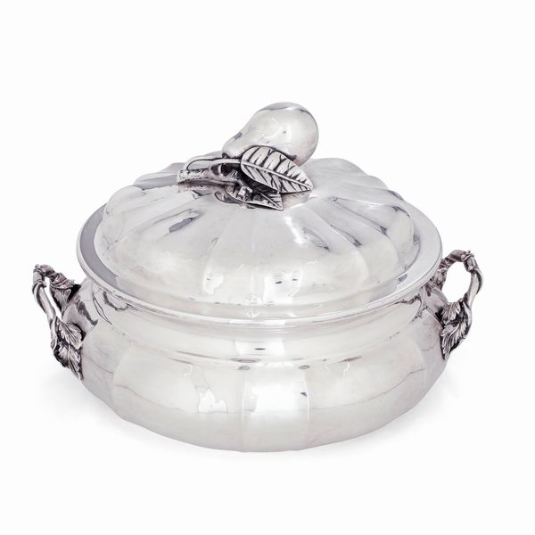 Zuppiera. Argenteria artistica milanese del XX-XXI secolo. Argentiere De Vecchi  - Asta Argenti da Collezione | XX secolo - Associazione Nazionale - Case d'Asta italiane