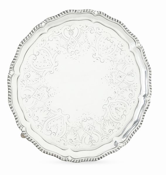 Salver. Londra 1839. Marchio dell'argentiere consunto di difficile lettura  - Asta Argenti da Collezione | XX secolo - Associazione Nazionale - Case d'Asta italiane