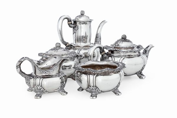 Servizio da t e caff composto da lattiera, teiera, caffettiera e zuccheriera in argento sterling fuso sbalzato e cesellato. Tiffany & Co., USA, XX secolo  - Asta Argenti da Collezione | XX secolo - Associazione Nazionale - Case d'Asta italiane