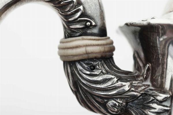 Servizio da t e caff composto da lattiera, teiera, caffettiera e zuccheriera in argento sterling fuso sbalzato e cesellato. Tiffany & Co., USA, XX secolo  - Asta Argenti da Collezione | XX secolo - Associazione Nazionale - Case d'Asta italiane