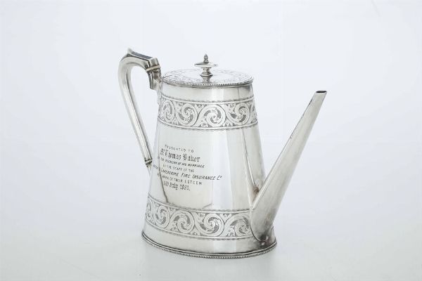 Teiera. Inghilterra, fine del XIX secolo (apparentemente priva di bollatura)  - Asta Argenti da Collezione | XX secolo - Associazione Nazionale - Case d'Asta italiane