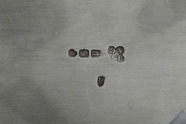 Teiera. Inghilterra, fine del XIX secolo (apparentemente priva di bollatura)  - Asta Argenti da Collezione | XX secolo - Associazione Nazionale - Case d'Asta italiane