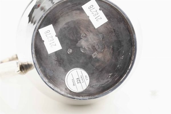 Brocca. Inghilterra XIX-XX secolo  - Asta Argenti da Collezione | XX secolo - Associazione Nazionale - Case d'Asta italiane