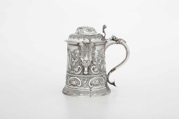 Tankard. Londra 1726, argentiere Charles Perrier  - Asta Argenti da Collezione | XX secolo - Associazione Nazionale - Case d'Asta italiane