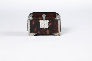 Scatola porta essenze. Arte coloniale del XVIII secolo.  - Asta Argenti da Collezione | XX secolo - Associazione Nazionale - Case d'Asta italiane