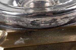 Coppia di portapalma in argento fuso, sbalzato, cesellato e basi in bronzo dorato. Napoli, prima met del XIX secolo. Maestro argentiere Giovanni Casolla  - Asta Argenti da Collezione | XX secolo - Associazione Nazionale - Case d'Asta italiane