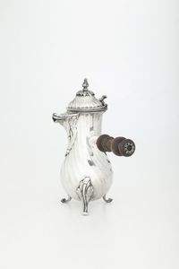 Caffettiera. Torino XVIII secolo. Marchio dell'assaggiatore parziale, probabilmente Carlo Micha (1739-1783). Marchio dell'argentiere consunto di difficile lettura  - Asta Argenti da Collezione | XX secolo - Associazione Nazionale - Case d'Asta italiane