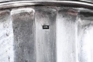 Caffettiera. Torino XVIII secolo. Marchio dell'assaggiatore parziale, probabilmente Carlo Micha (1739-1783). Marchio dell'argentiere consunto di difficile lettura  - Asta Argenti da Collezione | XX secolo - Associazione Nazionale - Case d'Asta italiane