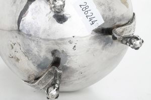 Caffettiera. Cagliari (?) XVIII secolo. Marchi consunti di difficile interpretazione  - Asta Argenti da Collezione | XX secolo - Associazione Nazionale - Case d'Asta italiane