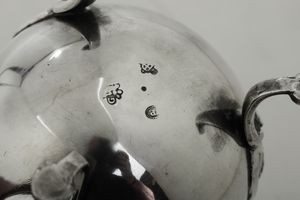 Caffettiera. Torino, ultimo quarto del XVIII secolo. Argentiere Giuseppe Balbino (1743-1785). Assaggiatore Francesco Pagliani (1765-1787)  - Asta Argenti da Collezione | XX secolo - Associazione Nazionale - Case d'Asta italiane