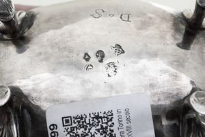 Zuccheriera. Torino, seconda met del XVIII secolo. Assaggiattore e contrassaggiatore Giuseppe Vernoni (1778-1824). Marchio dell'argentiere consunto di difficile lettura (Giovanni Fino?) e marchi di ricontrollo in uso dal 1824 al 1872  - Asta Argenti da Collezione | XX secolo - Associazione Nazionale - Case d'Asta italiane