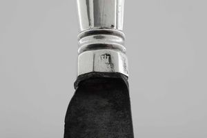 Coltello e forchettone da arrosto. Genova, XVIII secolo. Marchio della Torretta con datario consunto di difficile lettura  - Asta Argenti da Collezione | XX secolo - Associazione Nazionale - Case d'Asta italiane