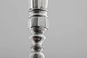 Coltello e forchettone da arrosto. Genova, XVIII secolo. Marchio della Torretta con datario consunto di difficile lettura  - Asta Argenti da Collezione | XX secolo - Associazione Nazionale - Case d'Asta italiane