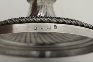 Coppia di candelieri. Marchi di John Wakelin & William Taylor, Londra 1784  - Asta Argenti da Collezione | XX secolo - Associazione Nazionale - Case d'Asta italiane