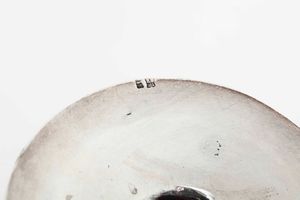 Coppia di candelieri. Genova, 1819. Marchio della Torretta con datario (1)819 e marchi con croce mauriziana e delfino  - Asta Argenti da Collezione | XX secolo - Associazione Nazionale - Case d'Asta italiane