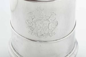 Tankard. Marchio della citt di Londra per l'anno 1716 e marchio dell'argentiere (consunto di difficile lettura)  - Asta Argenti da Collezione | XX secolo - Associazione Nazionale - Case d'Asta italiane